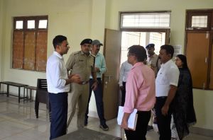 इलेक्ट्रॉनिक वोटिंग मशीनों की प्रथम स्तरीय जांच 10 जून से प्रारंभ इलेक्ट्रॉनिक वोटिंग मशीनों की प्रथम स्तरीय जांच 10 जून से प्रारंभ