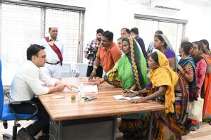  कलेक्टर ने जनदर्शन में सुनी आम जनता की समस्याएं