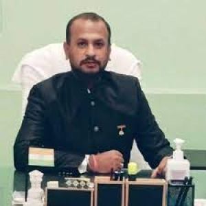 कलेक्टर विजय ने बकावण्ड विकासखण्ड में संचालित योजनाओं के क्रियान्वयन और विकास कार्यों का किया निरीक्षण
