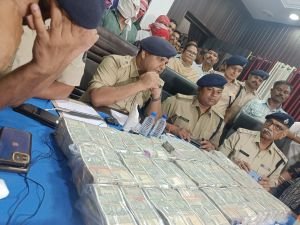  फर्जी ईडी अधिकारी बनकर करोड़ों रुपए की ठगी करने वाले चढ़े दुर्ग पुलिस के हत्थे... अब तक नौ आरोपी गिरफ्तार 