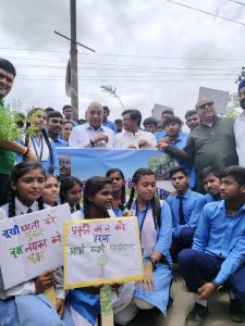 विधायक सत्यनारायण शर्मा, जिला केंद्रीय सहकारी बैंक रायपुर के अध्यक्ष पंकज शर्मा ने पौधरोपण कर दिया स्वच्छ पर्यावरण का सन्देश