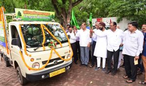 पौधा तुहर द्वार‘: वन मंत्री श्री अकबर ने हरियाली प्रसार वाहनों को हरी झण्डी दिखाकर किया रवाना