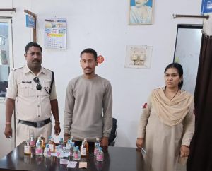 मप्र की 48 बोतल विदेशी शराब के साथ एक आरोपी गिरफ्तार