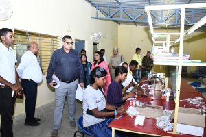  कमिश्नर भीम सिंह ने मतदान केंद्रों में मूलभूत सुविधाओं की ली जानकारी