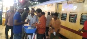  जनरल कोच में सफर करने वाले यात्रियों के लिए गुणवत्तापूर्ण सस्ते भोजन की सुविधा 