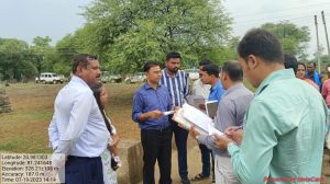 कलेक्टर, सीईओ ने किया परसवानी नरवा का निरीक्षण