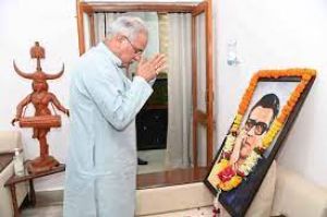  मुख्यमंत्री ने  बिसाहू दास महंत की पुण्यतिथि पर उन्हें किया नमन