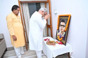 मुख्यमंत्री ने  बिसाहू दास महंत की पुण्यतिथि पर उन्हें अर्पित किए श्रद्धासुमन