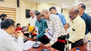 च्वाईस सेंटरों में आधार कार्ड कार्य को पुनः प्रारंभ करवाने जनदर्शन में की मांग