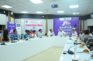 कलेक्टर ने युवा मतदाताओं की भागीदारी बढ़ाने क्रिएटर्स  के साथ की बैठक