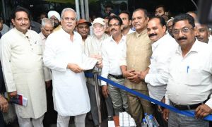 बुनकरों के हित में हाथकरघा वस्त्र उत्पादन को दिया जा रहा बढ़ावा