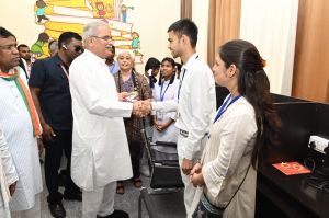  मुख्यमंत्री ने कोरबा जिले को दी ई-पुस्तकालय की सौगात 