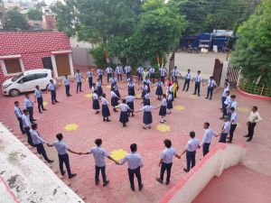 स्कूली छात्राओं ने निकाली मतदाता जागरूकता रैली