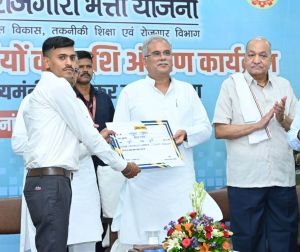  मुख्यमंत्री ने बेरोजगारी भत्ता योजना के लाभार्थियों से की बात