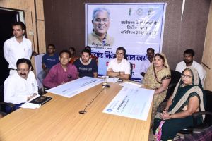  मुख्यमंत्री भूपेश बघेल ने लौटाई चिटफंड के पीड़ित निवेशकों की राशि 