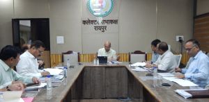  निर्धारित समय सीमा पर सड़कों के निर्माण और मरम्मत कार्य पूर्ण करें: कलेक्टर डॉ भुरे