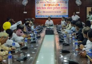  कलेक्टर ने ली राजनैतिक दलों की बैठक