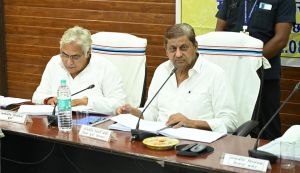  प्रभारी मंत्री  मोहम्मद अकबर ने ली अधिकारियों की समीक्षा बैठक