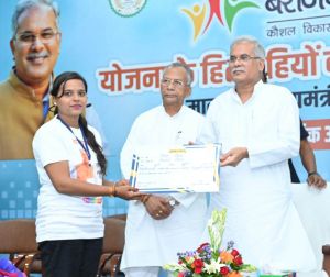  युवाओं को रोजगार से जोड़ना हमारी प्राथमिकताः मुख्यमंत्री  भूपेश बघेल
