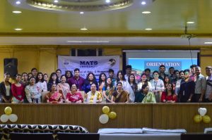  मैट्स यूनिवर्सिटी के अंग्रेजी विभाग द्वारा नए छात्रों के स्वागत के लिए इंडक्शन प्रोग्राम का आयोजन