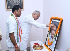 मुख्यमंत्री ने शहीद महेंद्र कर्मा की जयंती पर उन्हें किया नमन