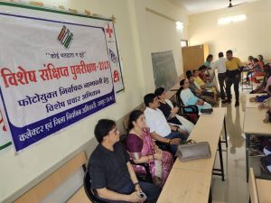  शहीद नंद कुमार पटेल  महाविद्यालय, बीरगांव में युवा मतदाताओं को मतदान के लिए किया गया प्रेरित