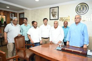  विधायक  अरुण वोरा ने की मुख्यमंत्री  भूपेश बघेल से सौजन्य मुलाकात