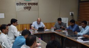  कलेक्टर ने  जनचौपाल में आए आवेदनों की समीक्षा कर कार्रवाई के दिए निर्देश