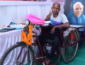 भरोसे का सम्मेलन : ट्राइसाइकिल मिलने से अब हर राह होगी आसान भरोसे का सम्मेलन : ट्राइसाइकिल मिलने से अब हर राह होगी आसान