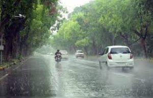 रायपुर में बदला मौसम, झमाझम हुई बारिश 