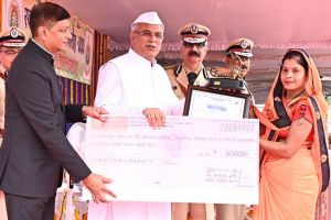  मुख्यमंत्री ने उत्कृष्ट कार्याें के लिए तीन गौठानों को किया पुरस्कृत