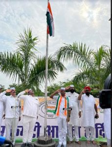  प्रदेश कांग्रेस अध्यक्ष दीपक बैज ने  राजीव भवन  में ध्वजारोहण किया