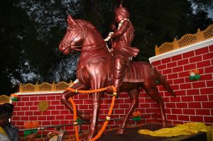 प्रतिमा अनावरण से गदगद हुए गोंडवाना समाज के लोग