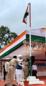 पंचायत एवं ग्रामीण विकास मंत्री रविंद्र चौबे ने किया ध्वजारोहण