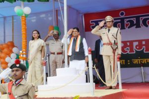 मंत्री डॉ. शिवकुमार डहरिया ने जांजगीर-चांपा में किया ध्वजारोहण