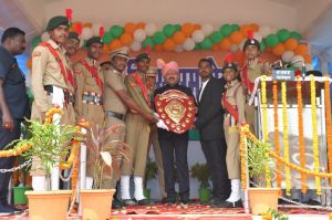  महासमुंद में संसदीय सचिव विनोद चंद्राकर ने किया ध्वजारोहण
