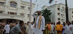  भाजपा कार्यालय में प्रदेश अध्यक्ष अरुण साव ने फहराया तिरंगा, प्रदेशवासियों को दी बधाई