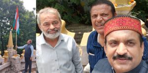  महाकोशल कला वीथिका में डॉ. दिनेश मिश्रा ने फहराया तिरंगा