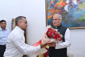 जनसंपर्क एवं परिवहन विभाग के आयुक्त दीपांशु काबरा ने जन्मदिन के अवसर पर मुख्यमंत्री भूपेश बघेल को बधाई और शुभकामनाएं दी 