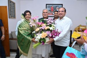 संजारी बालोद विधायक श्रीमती संगीता सिन्हा ने दी मुख्यमंत्री को जन्मदिन के अवसर पर बधाई दी