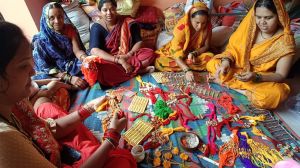  रंग-बिरंगी राखियां से सजेगी भाईयों की कलाईयां