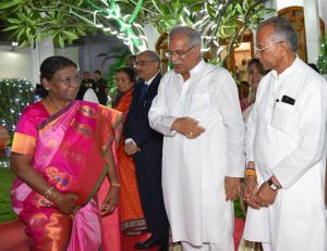 राष्ट्रपति श्रीमती मुर्मु के स्वागत में राजभवन में आयोजित किया गया रात्रिभोज 