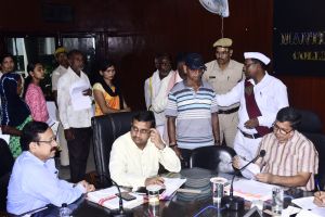 ग्रामीण ने की नहर में पीचिंग कार्य किये जाने की मांग 