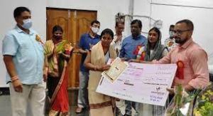 उत्कृष्ट कार्य करने पर सम्मानित हुए शिक्षक एवं शिक्षादूत