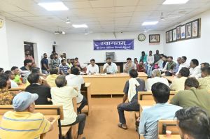 पशुपालक अपने मवेशी को सड़क पर खुला न छोड़े
