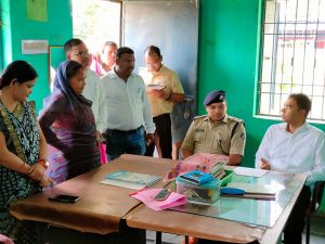 कलेक्टर ने किया प्राथमिक शाला रेंगाकठेरा एवं पूर्व माध्यमिक शाला बघमरा का निरीक्षण
