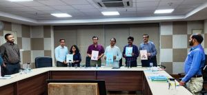 राज्य योजना आयोग के अध्यक्ष डॉ. प्रेमसाय सिंह टेकाम ने आयोग के कार्यों की समीक्षा की