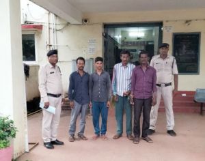 टेकारी सहित नवागांव व बकतरा के आरोपी 4 शराब कोचिए गिरफ्तार टेकारी सहित नवागांव व बकतरा के आरोपी 4 शराब कोचिए गिरफ्तार