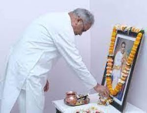  मुख्यमंत्री ने बैरिस्टर ठाकुर छेदीलाल की पुण्यतिथि पर उन्हें किया नमन