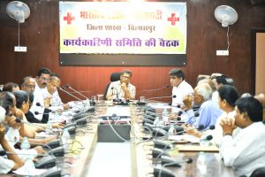 रक्तदान के लिए चलाएं व्यापक अभियान : कलेक्टर श्री झा 